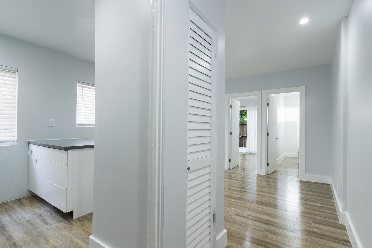 1 Bedrooms hall closet,1 Bedrooms hall closet